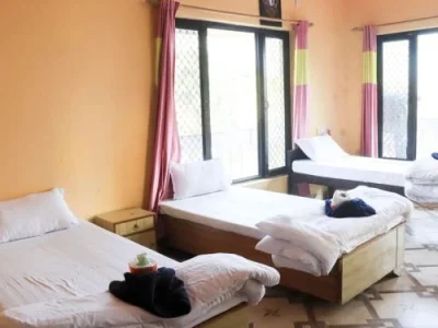 accommodation_rishikesh_triplet_dorm_6-1-racvpo539l6cpcc1x1xk0n2ll2qm6yj739zlqlesgw